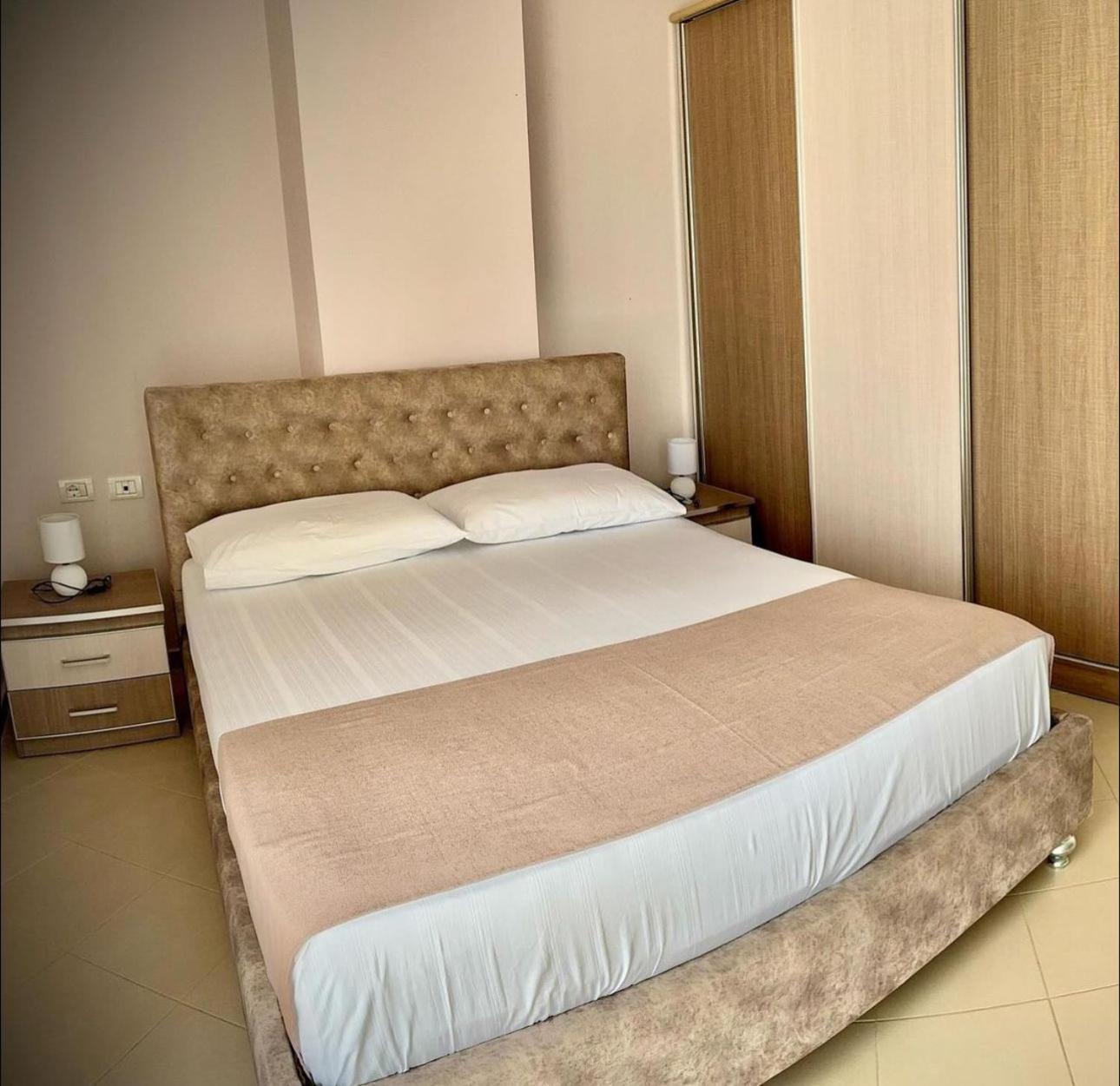 Endy Apartaments Орикум Екстериор снимка